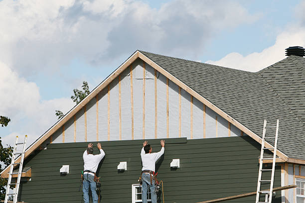 Professional Vinyl Siding technician working in Hummelstown, PA